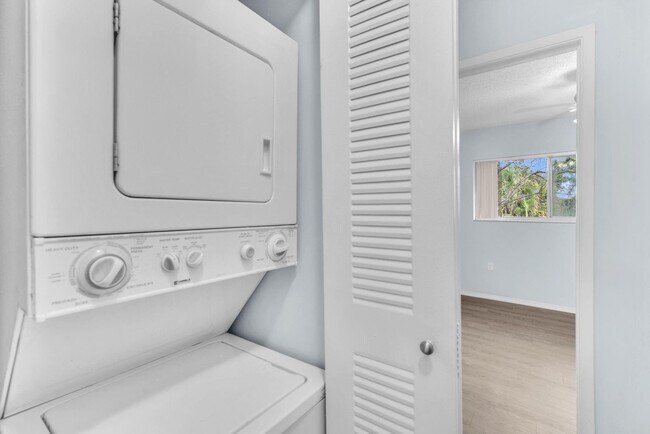 Building Photo - 6881 NW 173rd Dr