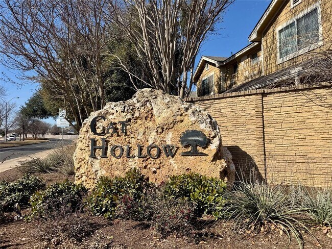 Building Photo - 16100 S Great Oaks Dr