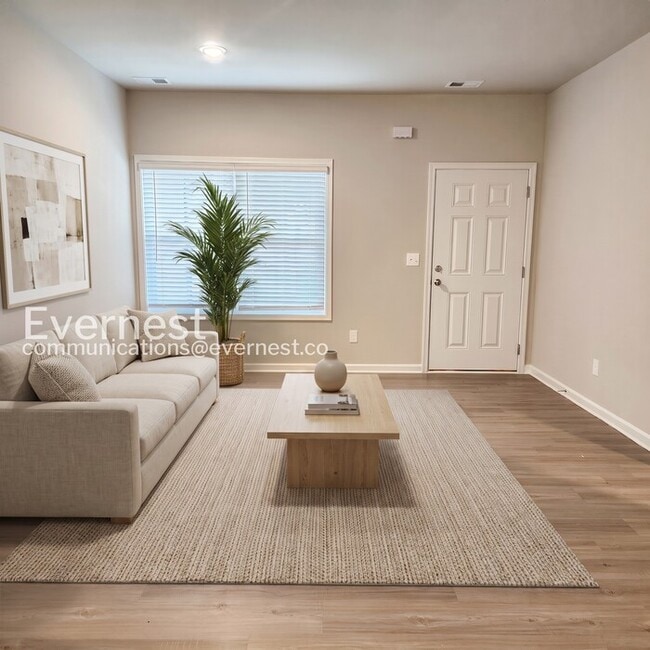 Building Photo - 3 Bed/2 Bath Home with Attached Garage / Pet-Friendly / Coming Soon!