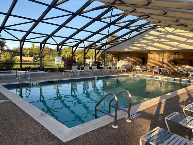 Building Photo - 4008 Oakview Dr