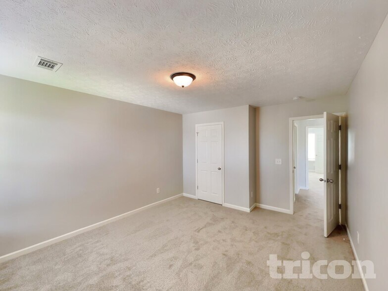 Building Photo - 6429 Sunnywood Dr