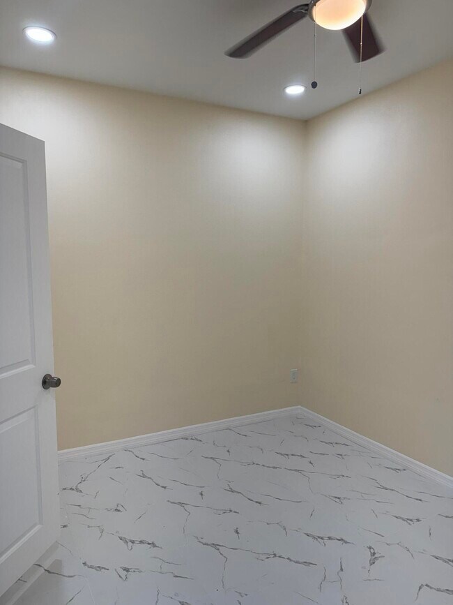 Building Photo - 505 N 43rd St