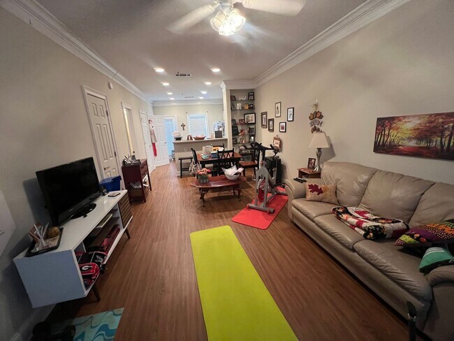 Building Photo - 2 Bed 2.5 Bath Condo