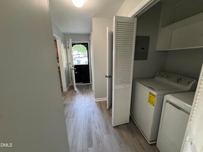 Building Photo - 4200 Bertram Dr