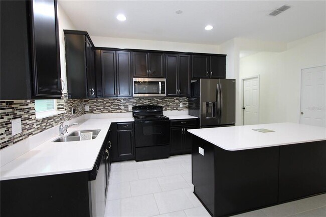 Building Photo - 2380 Sanderling St
