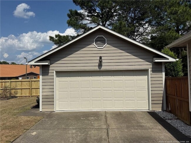 Building Photo - 1813 Stetson Ln