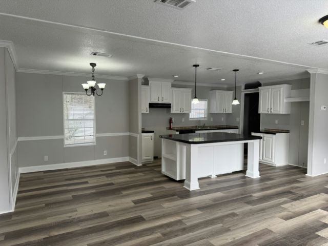 Building Photo - 9435 Sunset Dr