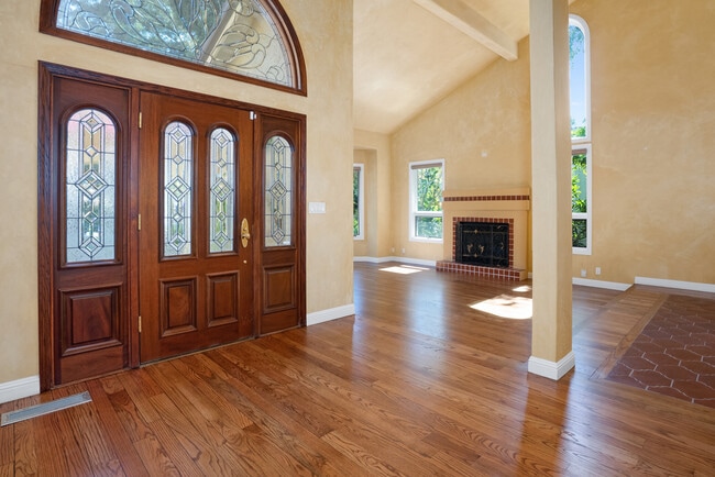 Building Photo - 105 Johnson Hollow