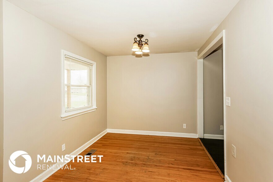 Building Photo - 4904 Paramount Dr