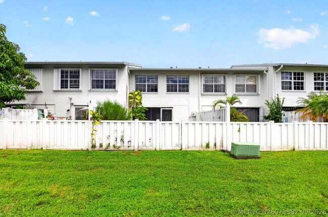 Building Photo - 3700 Savoy Ln