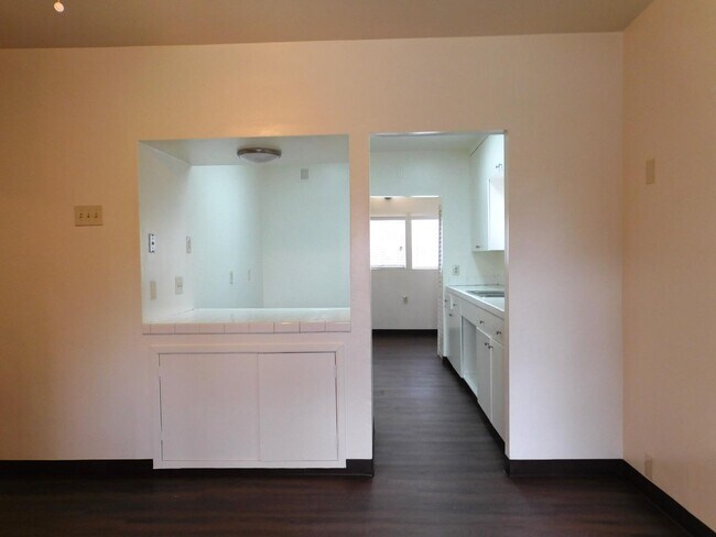 Building Photo - 1009 N Roosevelt Ave