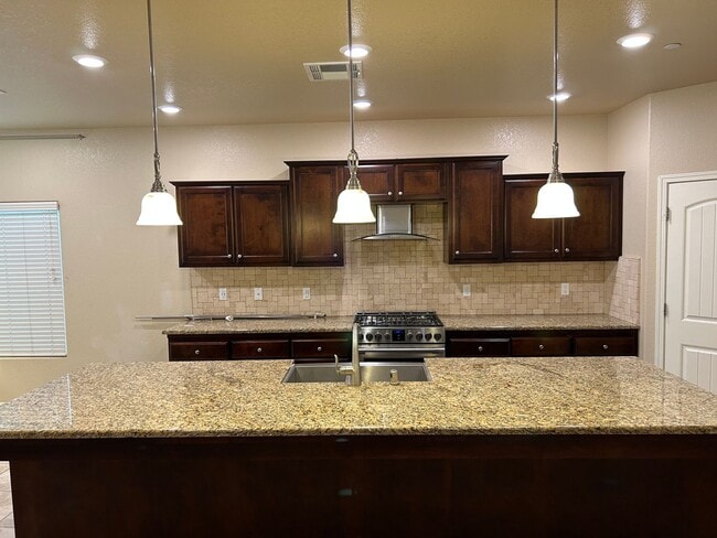 Building Photo - *** MOVE IN SPECIAL - $500.00 OFF FIRST MO...
