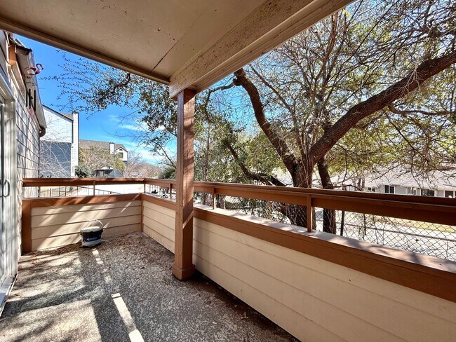 Building Photo - 7111 E Hwy 290