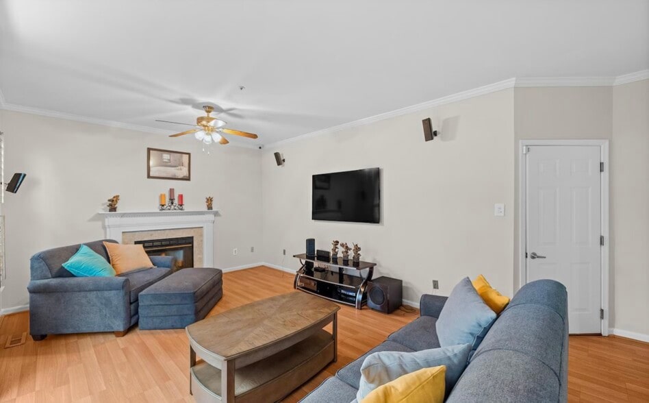 Building Photo - 5714 Silk Tree Dr