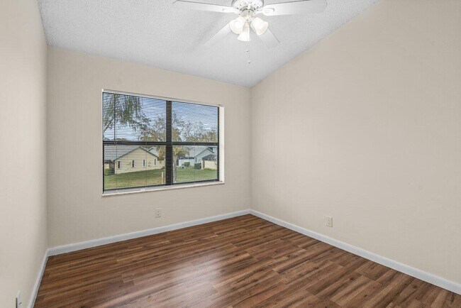 Building Photo - 9112 SW 21st Ct