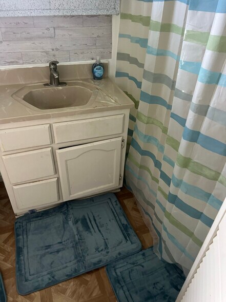 Building Photo - 430 E 184th St