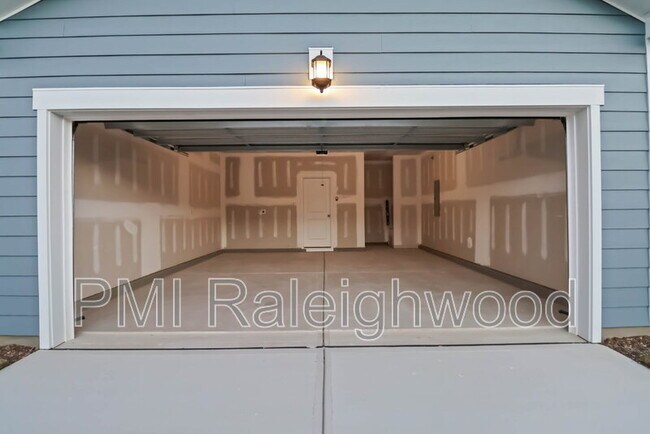 Building Photo - 304 Canyon Spring Trl