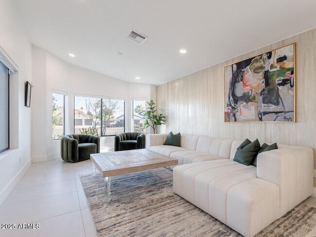 Building Photo - 4748 E Redfield Rd