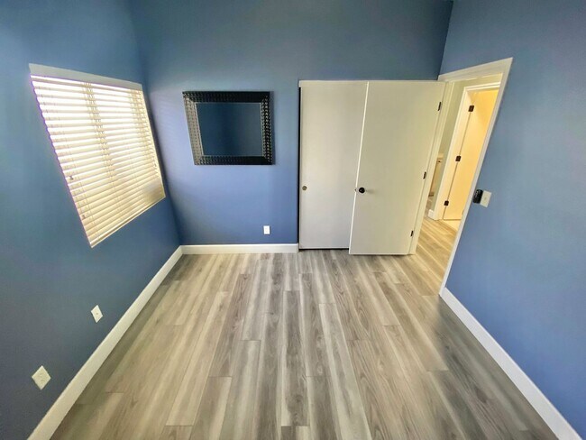 Building Photo - BEAUTIFUL 3 BEDROOM 2 FULL BATHS SINGLE ST...