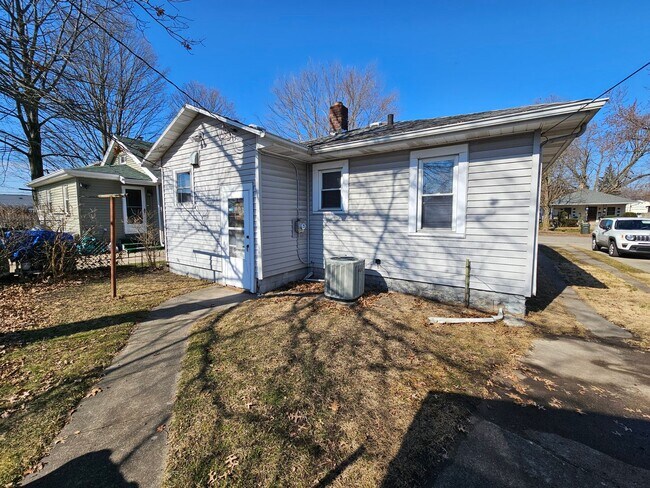 Building Photo - 3022 Hartzer St