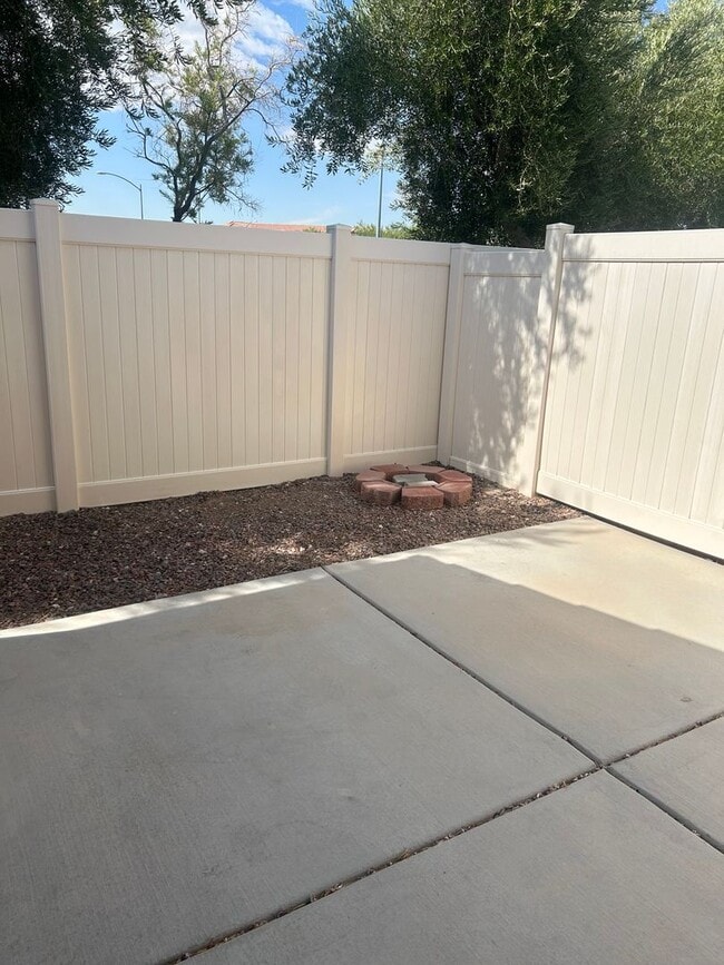 Building Photo - Cute Single Story Home in NW Gated Community