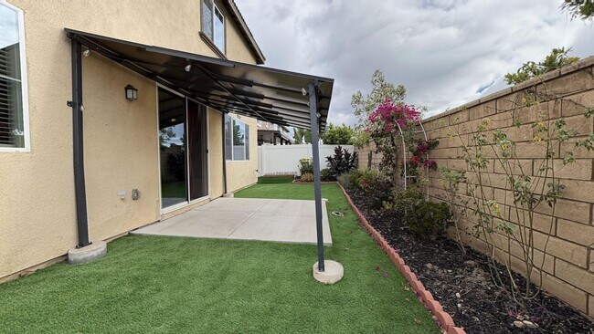 Building Photo - 1685 Camellia Ln