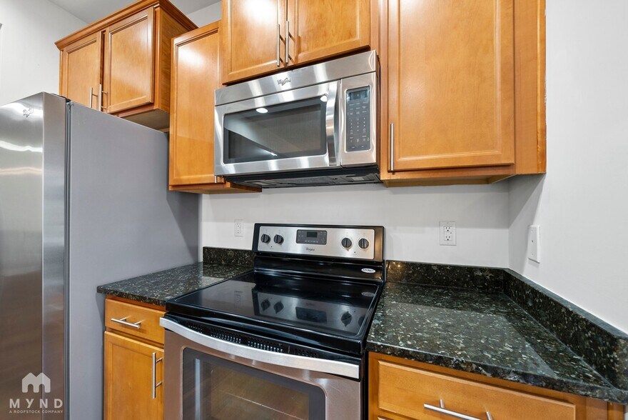 Building Photo - 1038 Grand Ridge Dr