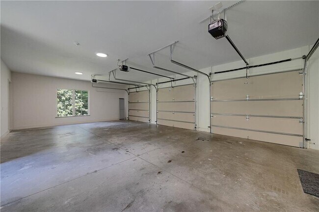 Building Photo - 3570 Knollwood Dr NW