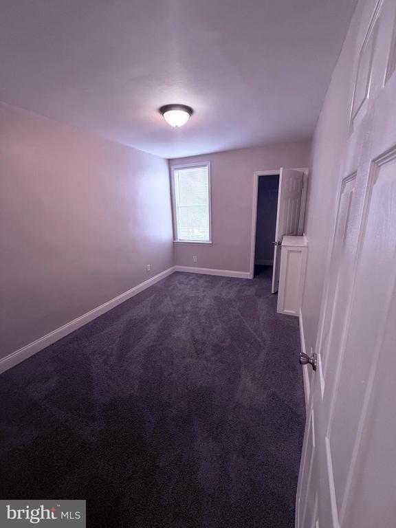 Building Photo - 824 E 33rd St