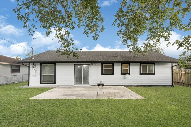 Building Photo - 3806 Kaplan Dr
