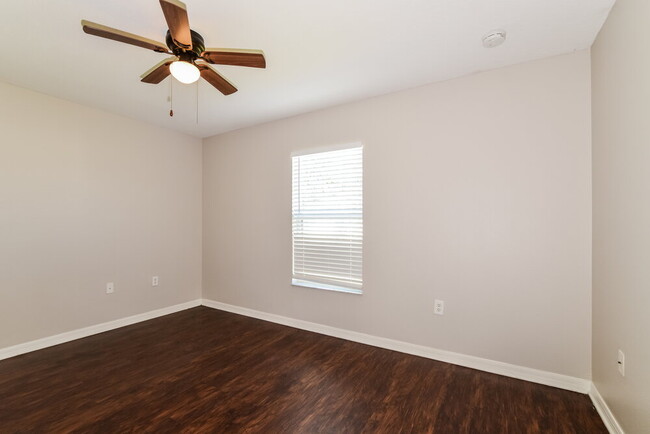 Building Photo - 436 Fish Hawk Dr