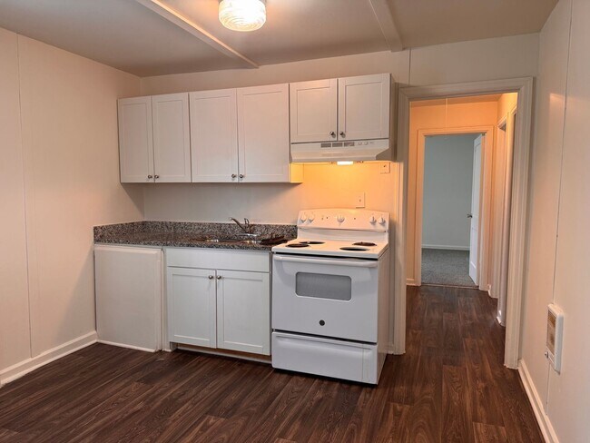 Building Photo - 2 BED, 1 BATH HOME LOCATED IN GREENSBORO