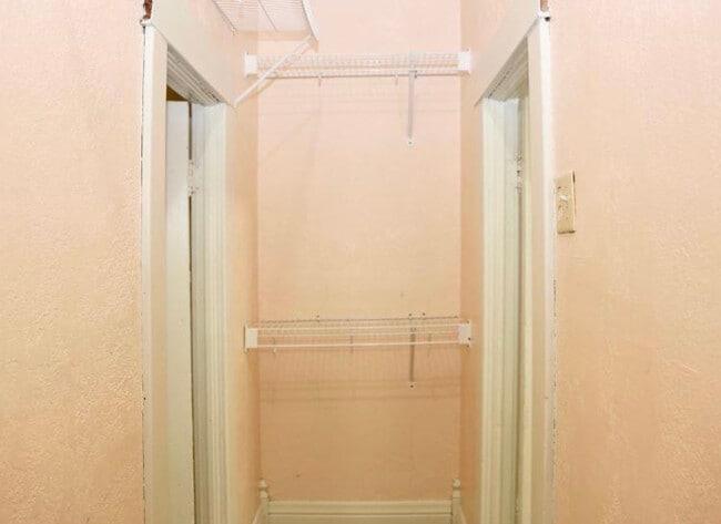 Building Photo - 510 E 7th Ave