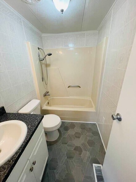 Building Photo - 210 Bride Dr