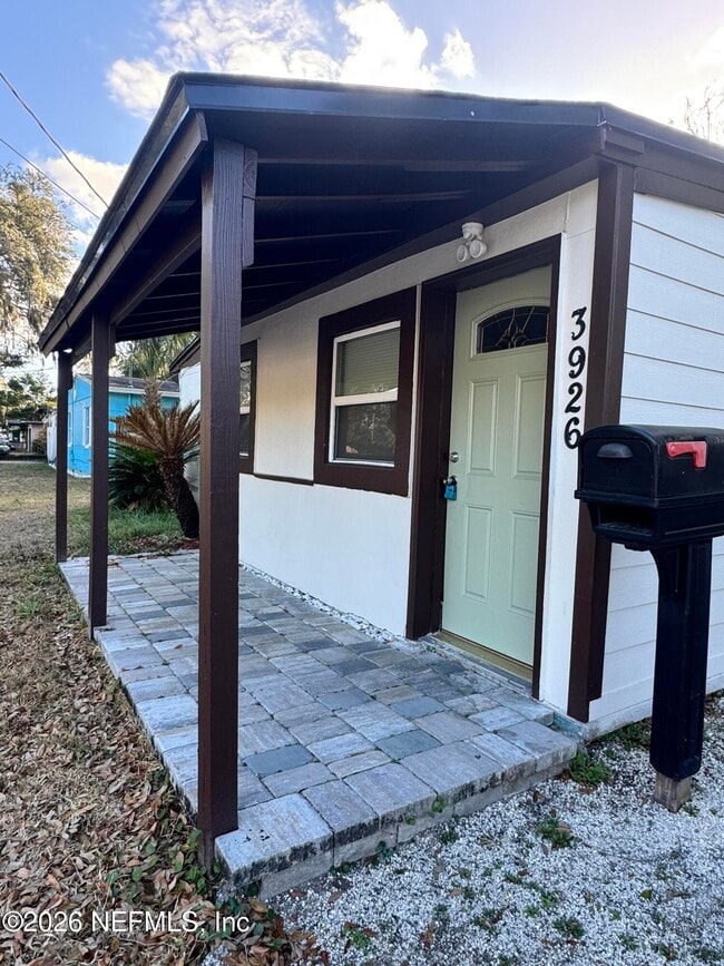 Building Photo - 3926 Ruby Dr W