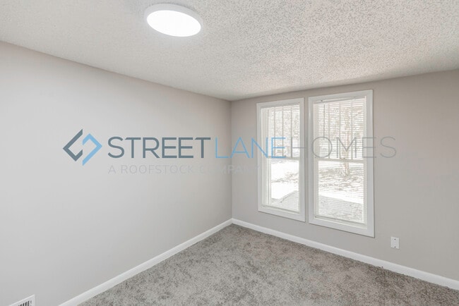 Building Photo - Charming 3 Bedroom in Birmingham!
