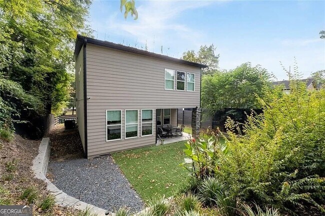 Building Photo - 813 Coleman St SW