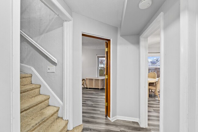 Building Photo - 23 2nd St