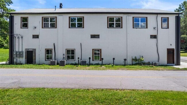 Building Photo - 610 Madola Rd