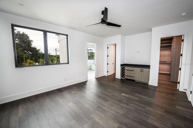 Building Photo - 3010 W Trilby Ave