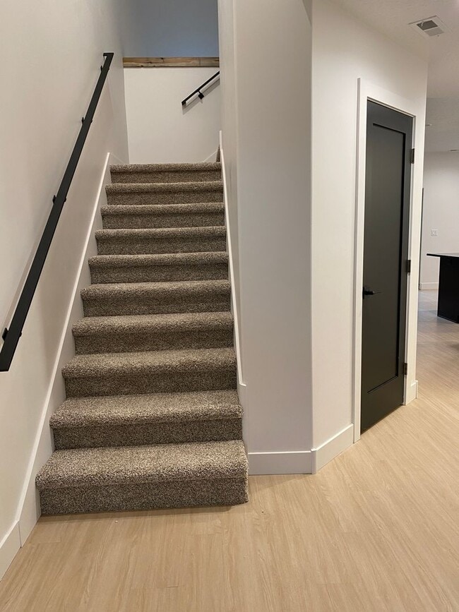Building Photo - Lease Pending - New Townhome Driggs!  3 bedroom / 2.5 bath with garage!
