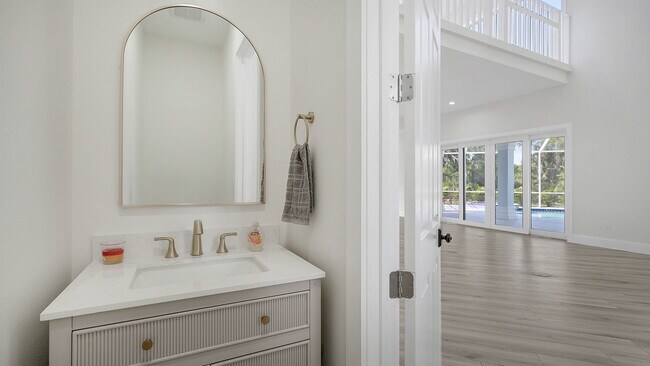 Building Photo - 6706 Oakmont Way