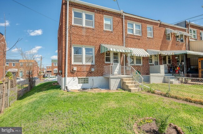 Building Photo - 317 Arden Rd W