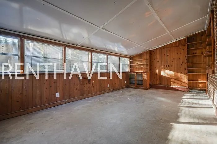 Building Photo - 2119 Porter Dr