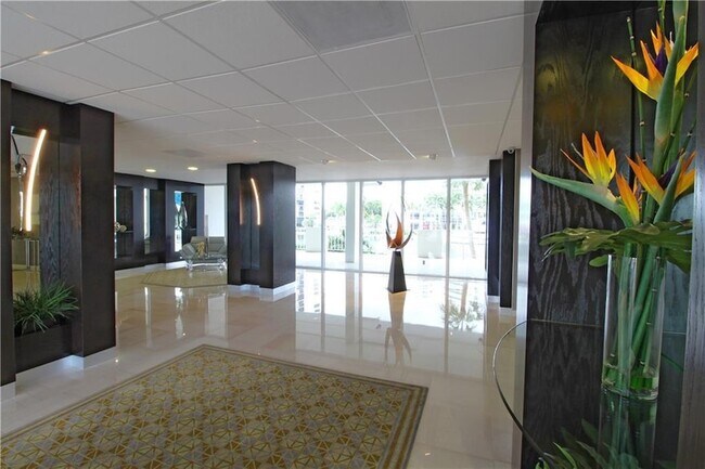 Building Photo - 2800 E Sunrise Blvd