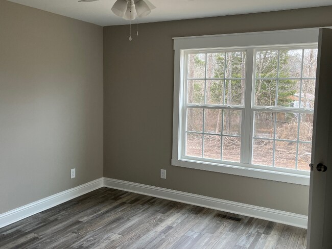 Building Photo - 113 Buster Ln