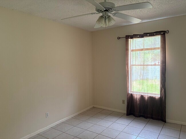 Building Photo - 6018 Colt Dr