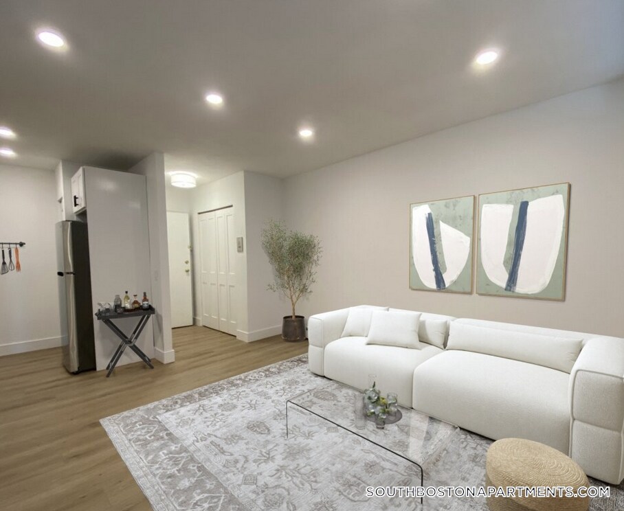 Building Photo - 741 E 6th St