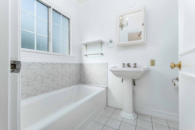 Building Photo - 6252 Commodore Sloat Dr