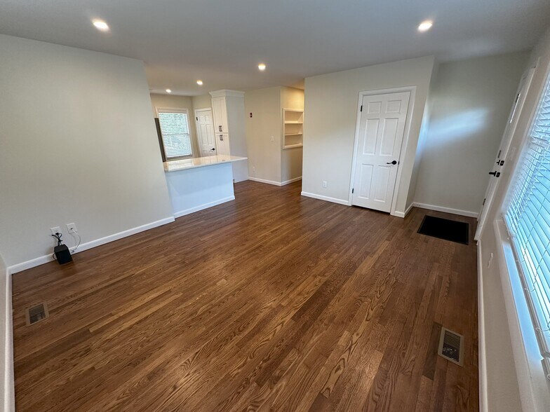 Living room - 193 Beaver St